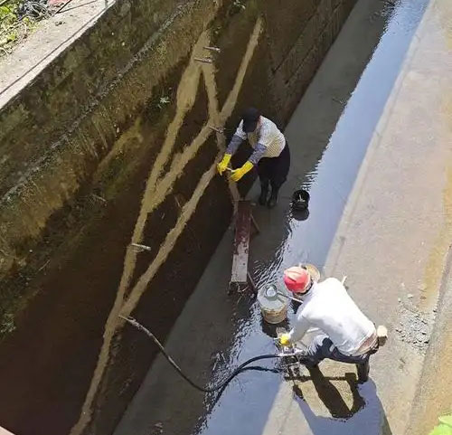 张港镇污水池堵漏