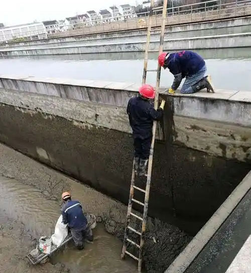 张港镇污水池堵漏